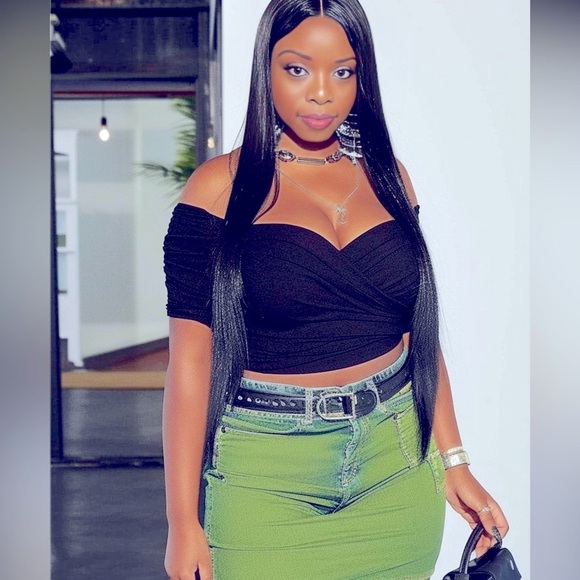 โจ Meet your Posher, Synthia - Welcome to my closet! โจ - Picture 9 of 12